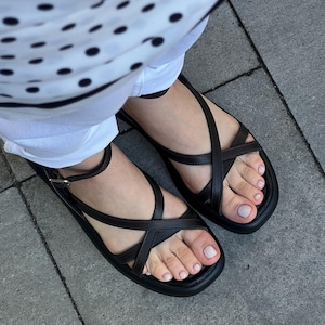 Sandals Strappy Brown Leather Platform Sandals Square Toe Summer Shoes Minimalist Design Flat Sandals  for Women Chic Summer Shoes