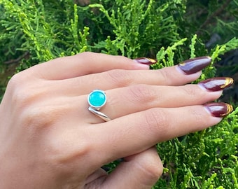 Gems Silica Titanium Ring US 7, 8mm Blue Green Cabochon, Chrysocolla Chalcedony Ring for Women, Minimalist Statement Jewelry