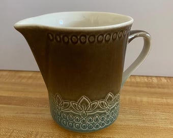 Pitcher, Syracuse China, Carefree Calypso, USA, 3 3/4" tall