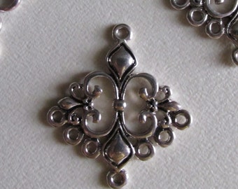 Fleur de lis, Connector, Spacer, Charm Holders, Pewter Alloy, Antique silver, 3 cm  C1005