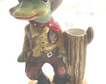 Wild Western Standoff Cowboy Frog, MC, Bud Vase, 4.5” tall