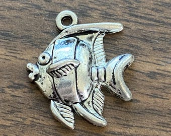 Fish, 6 Pewter 1” Charms