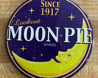 Moon Pie, Retro Metal Magnet, 3" diameter, M1802
