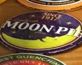 Moon Pie, Magnet, M1802, 3" diameter