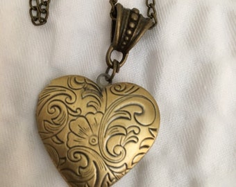 Antique Brass, Heart, Locket, 1", 16" chain  LC8