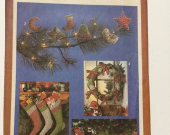Pattern, Stuffed Christmas Ornaments, Wreath, Tree Skirt Simplicity 9207