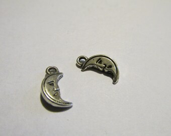 four (4 pieces), Crescent Moon charm, (1.4 cm)  Antique Silver Alloy Pewter  C1003