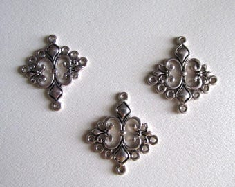 Fleur de lis, Connector, Spacer, Charm Holders, Pewter Alloy, Antique silver, 3 cm  C1005