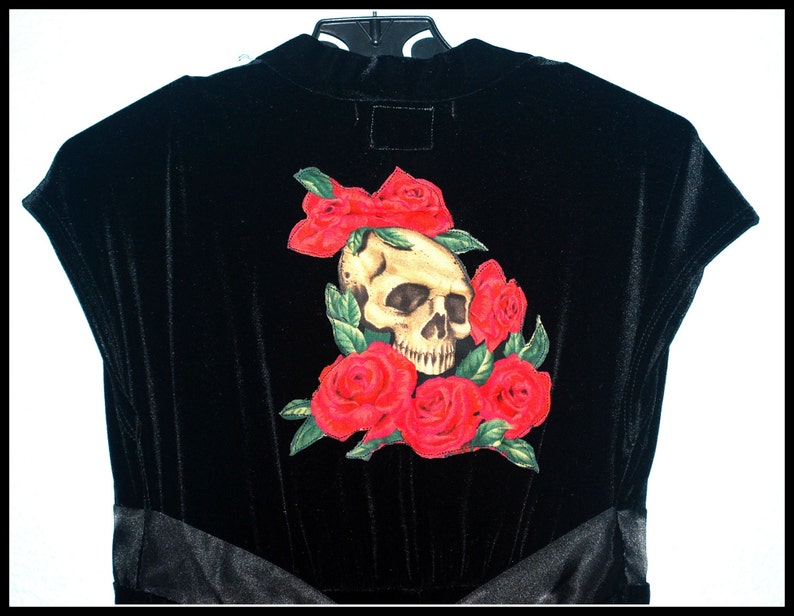 Girls Rockabilly Black Velvet Dress in Skulls and Roses ........Size 16