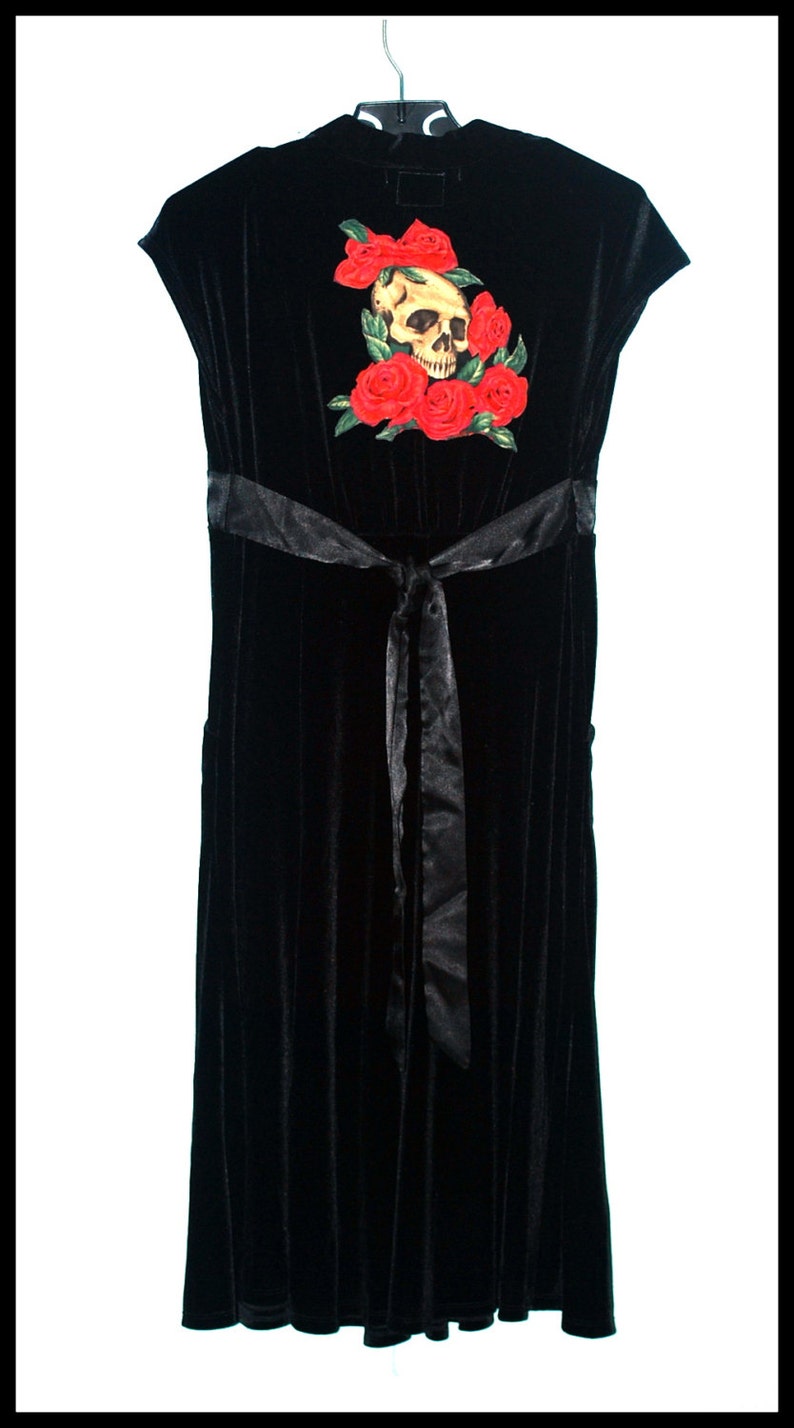 Girls Rockabilly Black Velvet Dress in Skulls and Roses ........Size 16