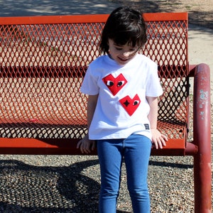 mi cielo x Donald Robertson - The Heart – Weißes Kindershirt – Jungen oder Mädchen
