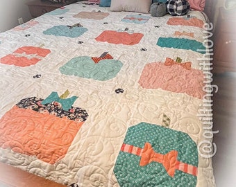 Prissy Pumpkin handmade quilt, bed size quilt, fall bedroom decor,