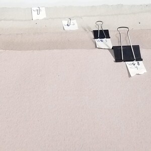 1 feuille - Warm Gray Tone Heavyweight Paper - Fibres mélangées - Dent grossière - Presse froide - OVERSTOCK!