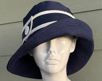 Cloche in Navy