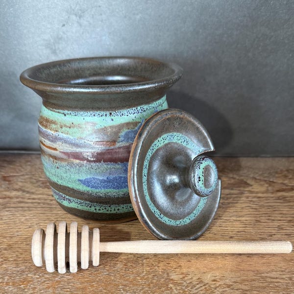 Honey pot with wooden dipper Pine design