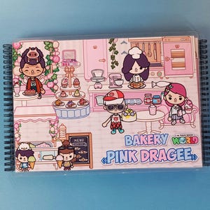 Casa de muñecas de papel extragrande &quot;Bakery Pink Dragée&quot; de Toca Boca: 3 páginas A4 con juegos interactivos, atuendos y aventuras en la cafetería para niños.