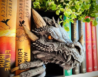 Rincón de libros de dragón pintado a mano: decoración de estantería de fantasía impresa en 3D