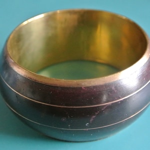 Vintage 1960s brass bangle bracelet with darkbrown wood inlays, stripe decor