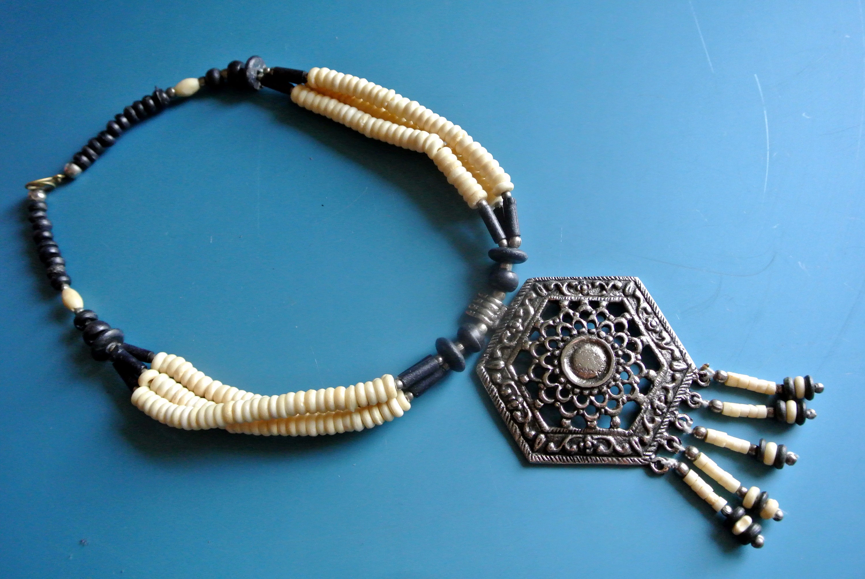 ヴィンテージ トライバル ボーンビーズネックレス：ハンドメイド