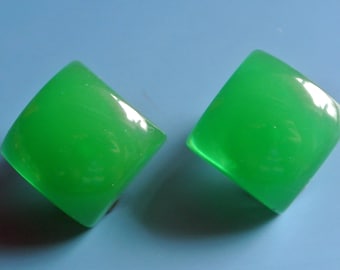 Collectible vintage 1940s unused square halftranslucent grass green tested bakelite earrings earclips