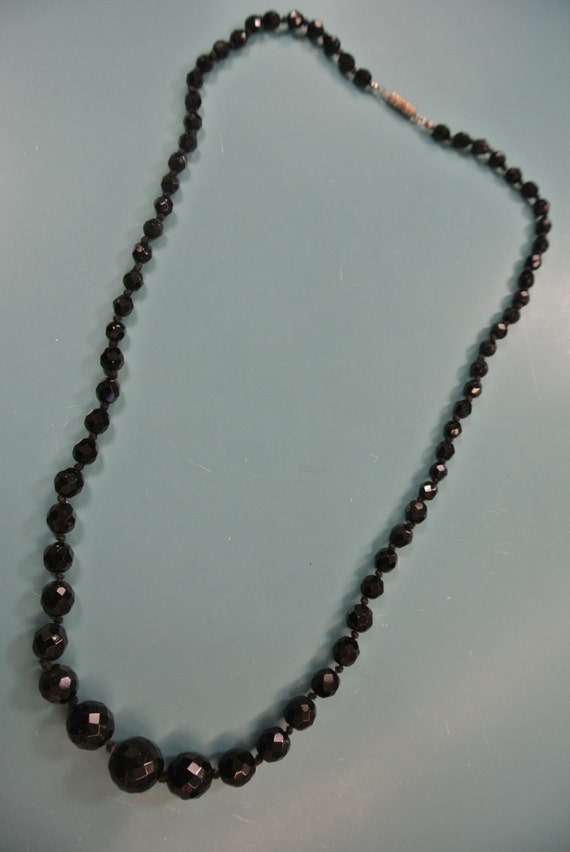 Lovely vintage 1940s graduated grinded black glas… - image 3