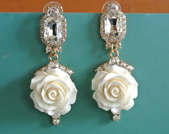 Large vintage 1980s unused bonewhite rose flower plastic/ goldcolor metal/ clear rhinestones design dangle earrings earhangings with sticks