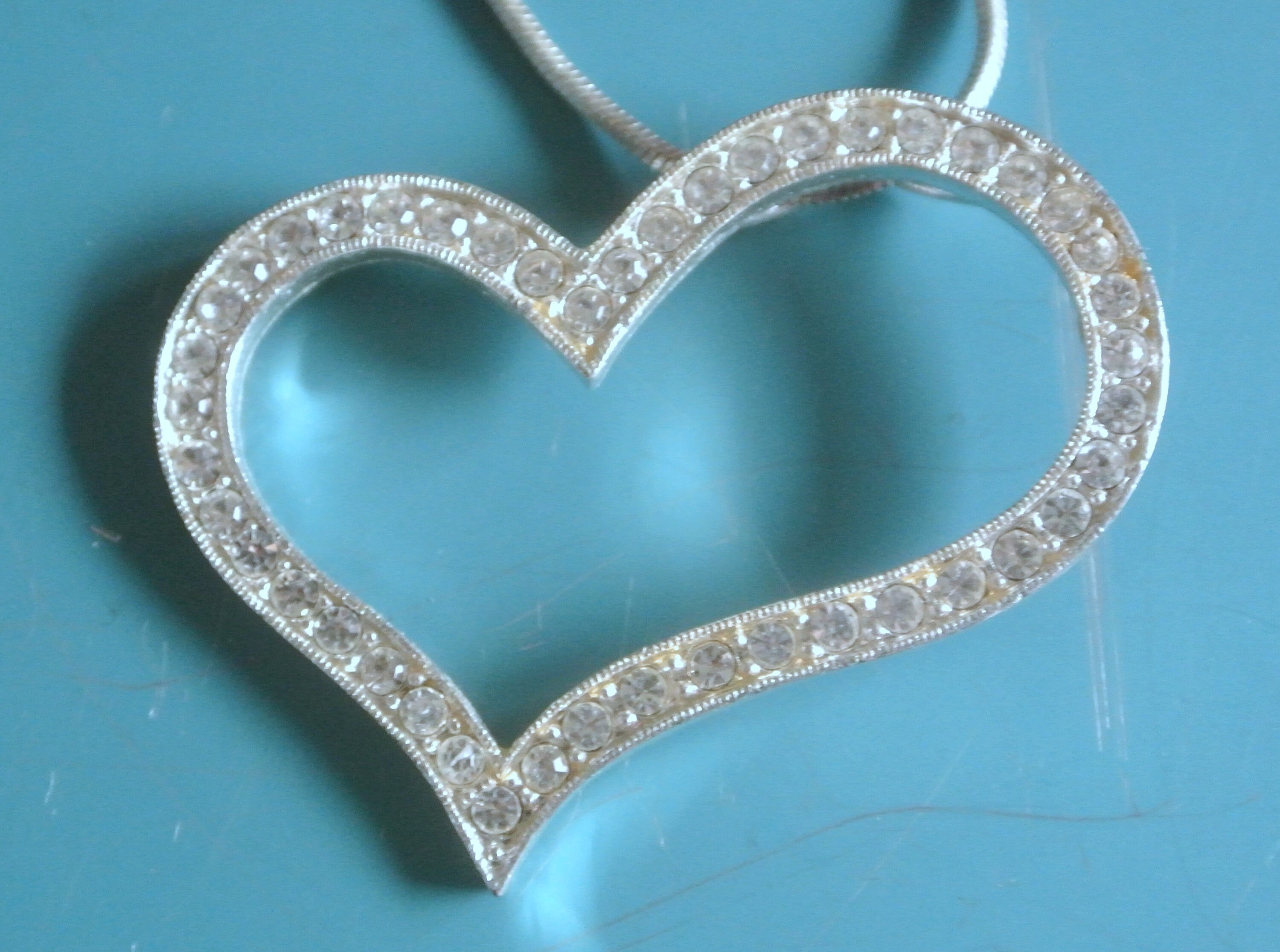ネックレス・ペンダント [VINTAGE HOLLYWOOD] Colorful Heart Necklace Small yet bold heart pendant with its fierce red color