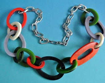 Vintage 1980s multicolor link chain plastic necklace with silvercolor metal chain and lobster clasp