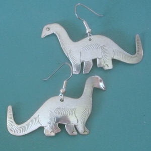 Rare adorable charming vintage 1970s unused handworked silvercolor metal dinosaur earhangings earrings with earhooks