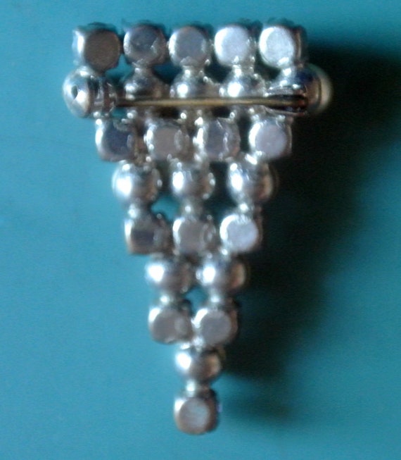 Vintage 1950s triangular silvercolor metal brooch… - image 3