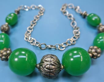 Very rare vintage 1950s opaque grassgreen tested bakelite plastic and ornamented metal bead necklace with metal chain