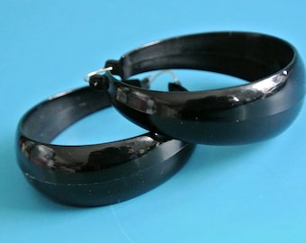 Large vintage 1980s unused round black plastic design dangle ring earrings earhangings