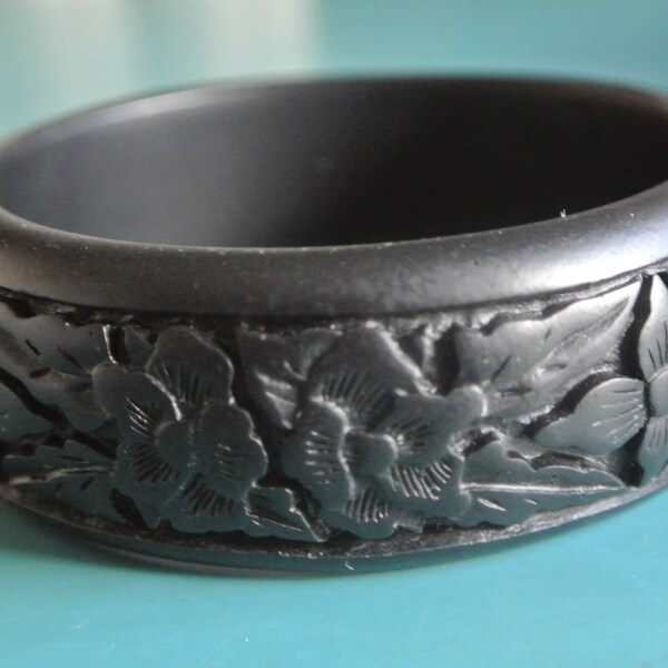 RARE Handmade vintage 1980s black ebony wood bangle bracelet with carved flower decor