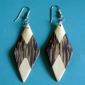 Vintage 1970s unused structured lightweight brown/ natural ape wood earrings earhangings with stainless steel earhooks ans soft surface