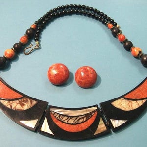 Zestaw kolczyków i naszyjnika choker Vintage Lee Sands: koral, masa perłowa, kość słoniowa