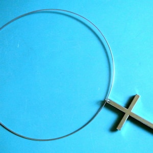 Vintage 1990s modern style silvercolor metal design necklace neckring with cross pendant and ball closure