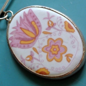 RARE UNIQUE one-of-a-kind SWEDISH vintage 1980s handcrafted modern style pink motive porcelain pendant necklace with silvercolor neckring
