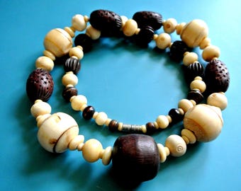 Collana vintage con perline boho: osso e legno fatti a mano, stile tribale anni '60
