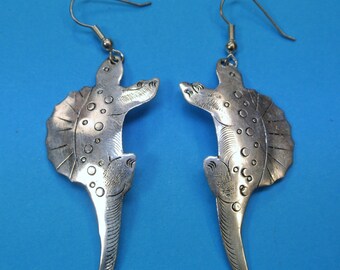 Rare adorable charming vintage 1970s unused handworked silvercolor metal dinosaur earhangings with earhooks