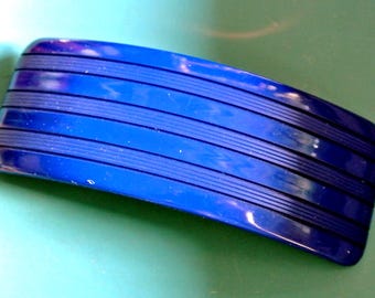Vintage 1980s unused darkblue lucite plastic hairclip barette with rectangular shape and stripe decor