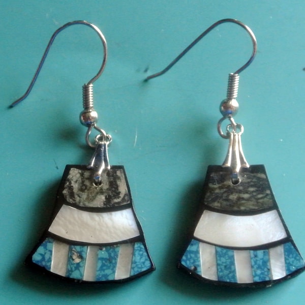 Lovely small vintage 1970s unused dyed blue coral/ gray marble/ white mother of pearl earrings earhangings in Lee Sands design