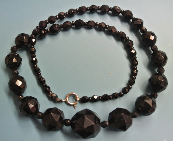 Lovely vintage 1940s faceted grinded black glass … - image 3