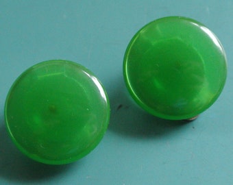 Collectible vintage 1940s unused round halftranslucent tested grass green tested bakelite earclips earrings with silvercolor metal details