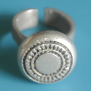 Vintage 1960s swedish handcrafted adjustable pewter ring with abstract motive, marked RC