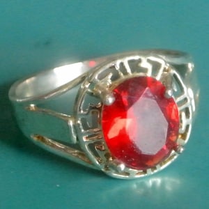 Swedish vintage 1980s stamped 925 silver ring with oval faceted red gemstone bead, marked 925 for silver, inner opening 20 mm in diameter