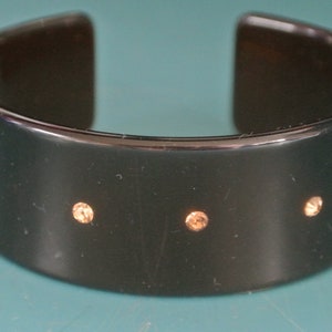 Vintage 1980s unused open moulded halftranslucent brown resin plastic bangle bracelet with 3 rhinestones