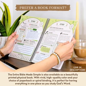 Puede incluir: Una persona sostiene un libro abierto con espiral titulado "Esther". El libro tiene p&aacute;ginas verdes y blancas con texto e ilustraciones detalladas. El texto "Prefer a Book Format?" est&aacute; en la parte superior. El libro est&aacute; sobre una superficie de madera.