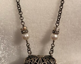 Sweet Little Filligree Change Purse with Pearls Necklace