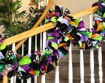 Sparkling Halloween Rag Garland: Colorful Fabric Decor.