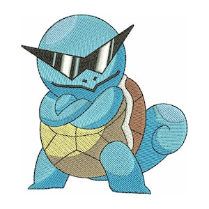 Puede incluir: Parche bordado con una tortuga de dibujos animados azul con gafas de sol negras. La tortuga tiene un caparazón marrón y cruza los brazos. El parche está sobre un fondo blanco.